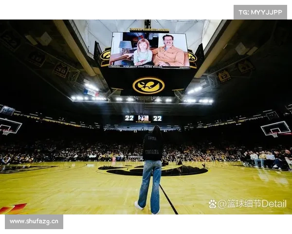 WNBA最快！克拉克19场拿到300分100篮板100助攻